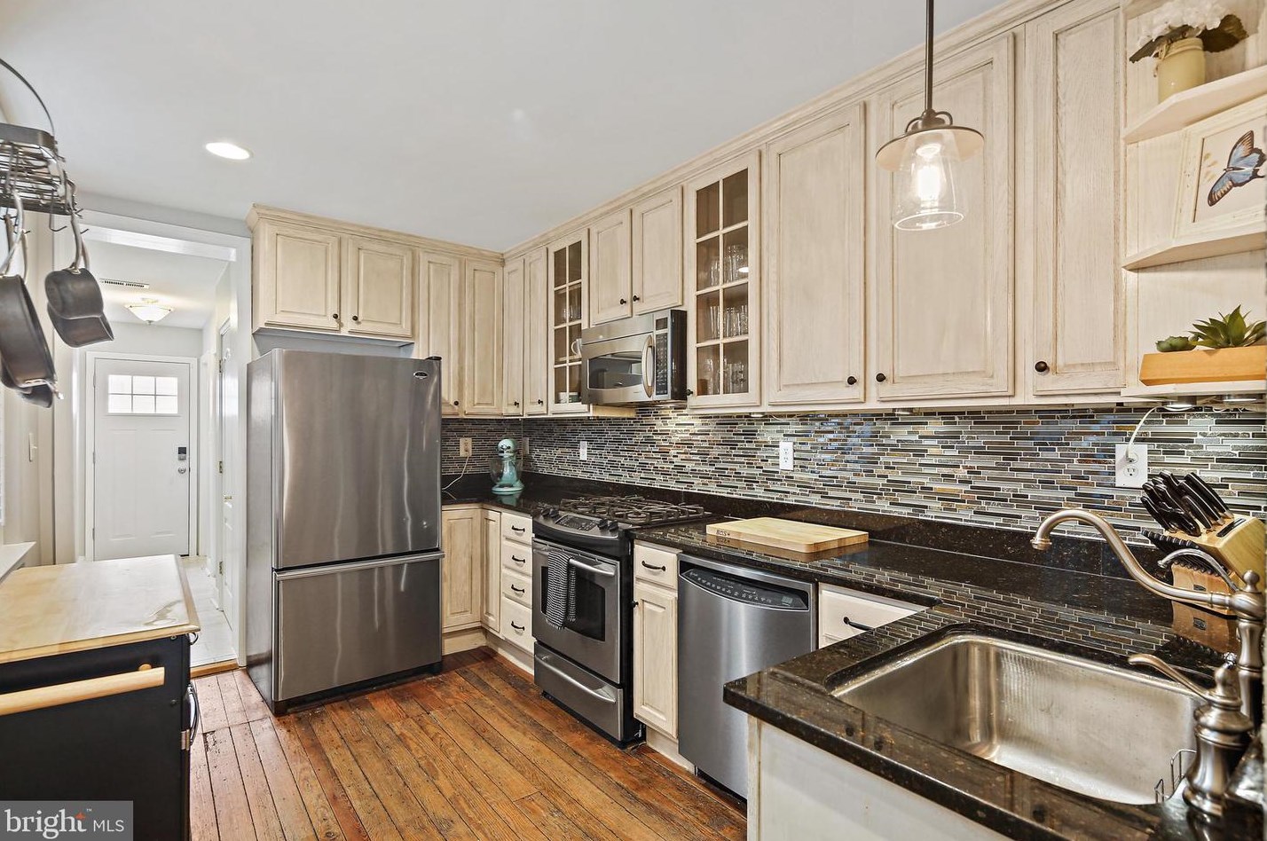 136 Clement St, Baltimore MD  21230-4511 exterior