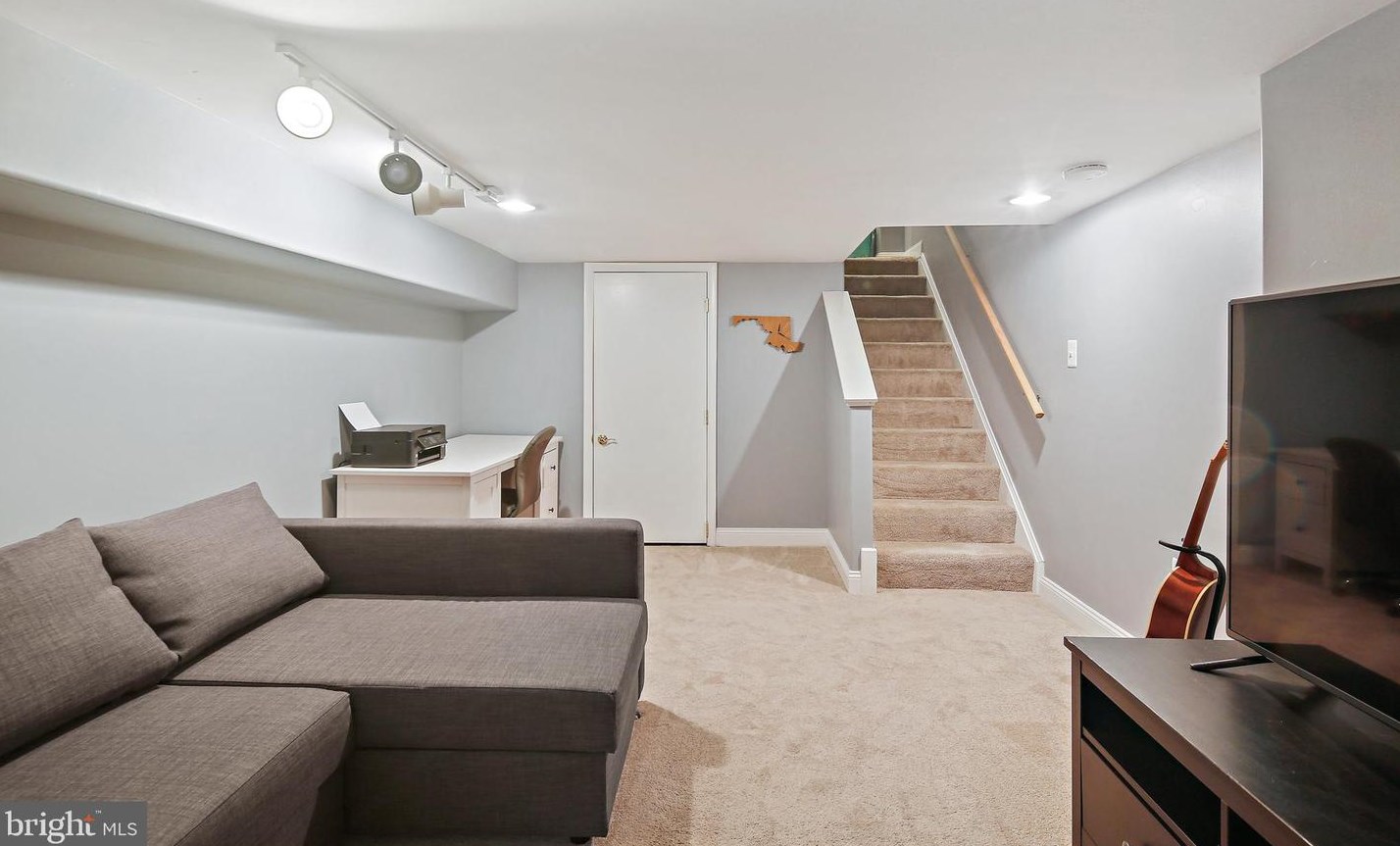 136 Clement St, Baltimore MD  21230-4511 exterior