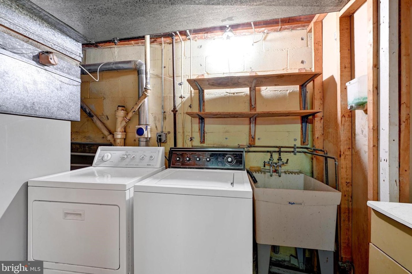 3147 Woodring Ave, Baltimore MD  21234-7916 exterior