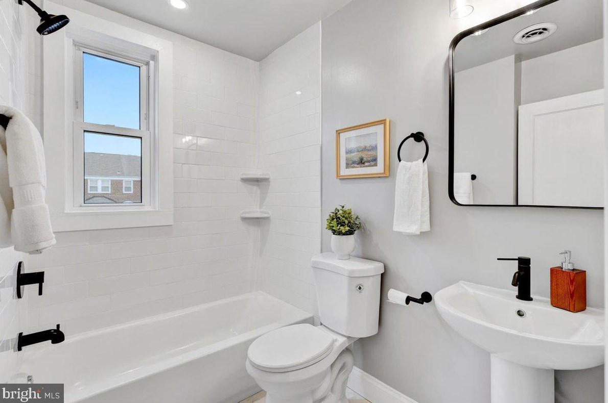 1529 Northgate Rd, Baltimore MD  21218-1619 exterior