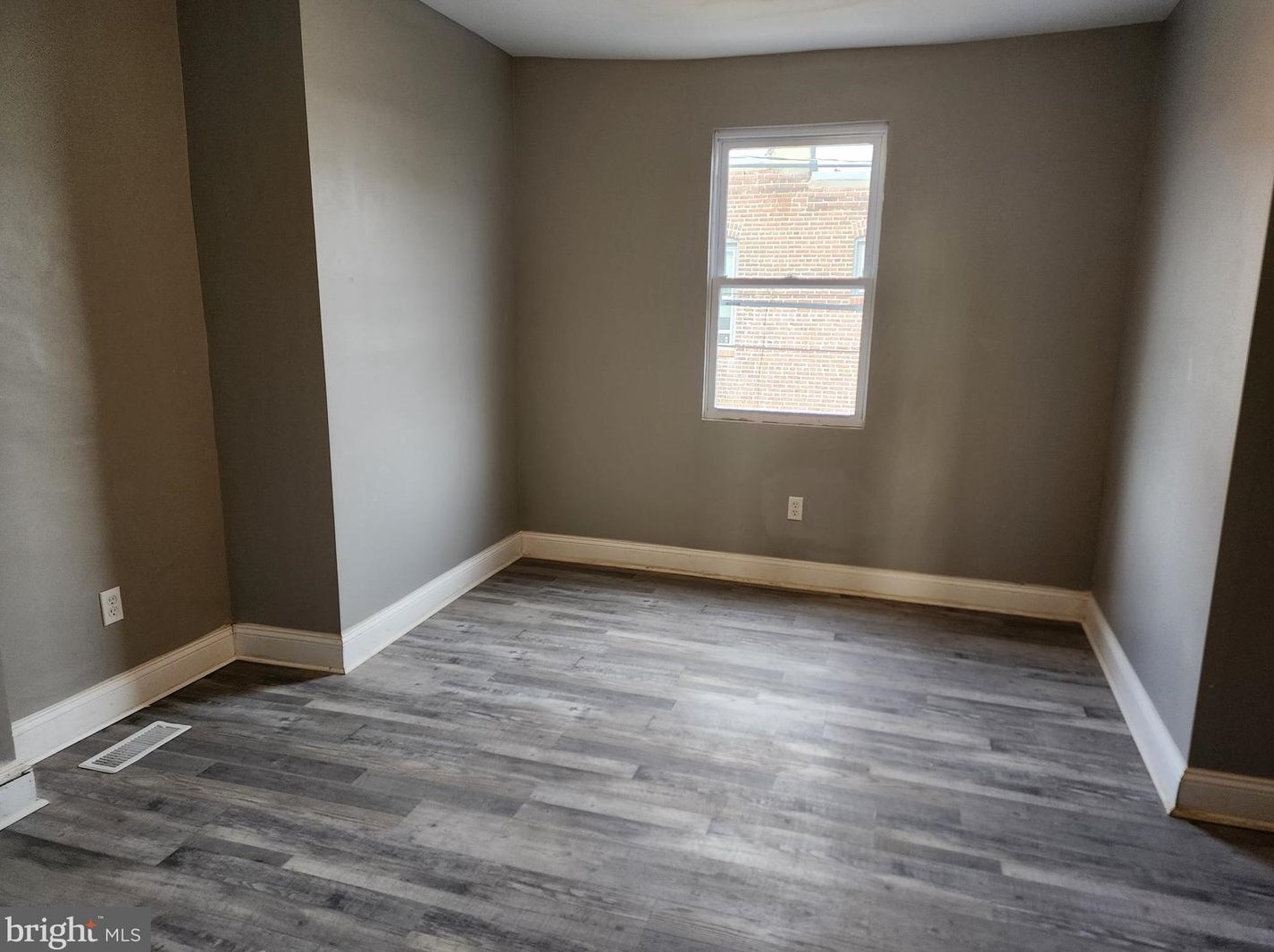 2824 Monument St, Baltimore MD  21205-2739 exterior