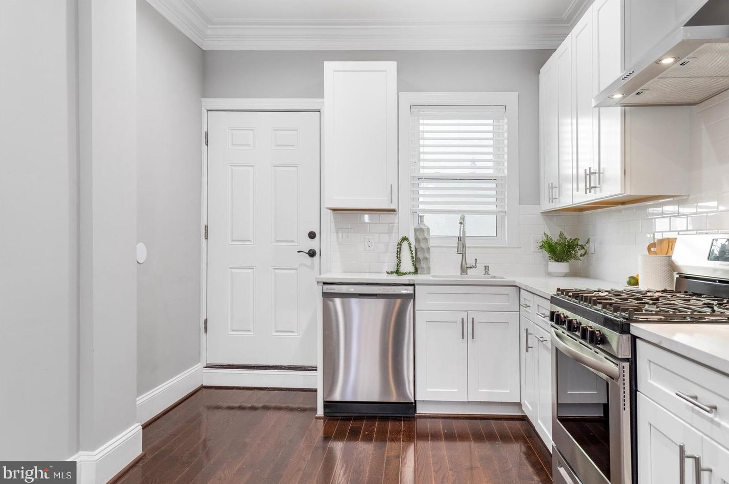 118 Fort Ave, Baltimore MD  21230-4513 exterior