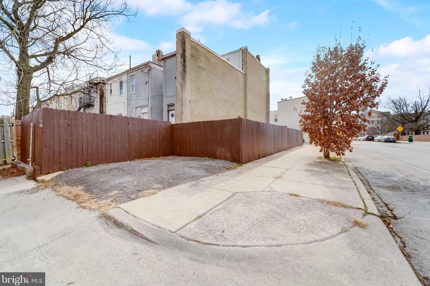 302 21st St, Baltimore MD  21218-6119 exterior