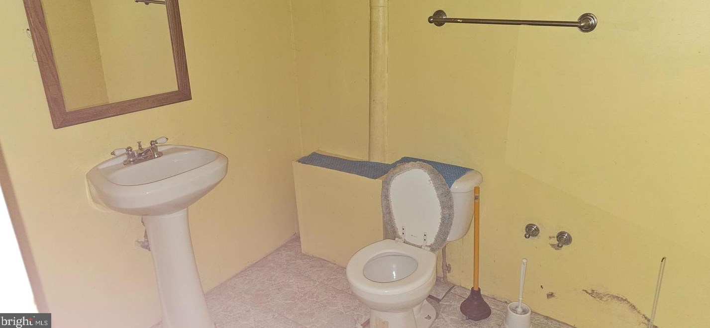 1607 Dundalk Ave, Baltimore MD  21222-1034 exterior