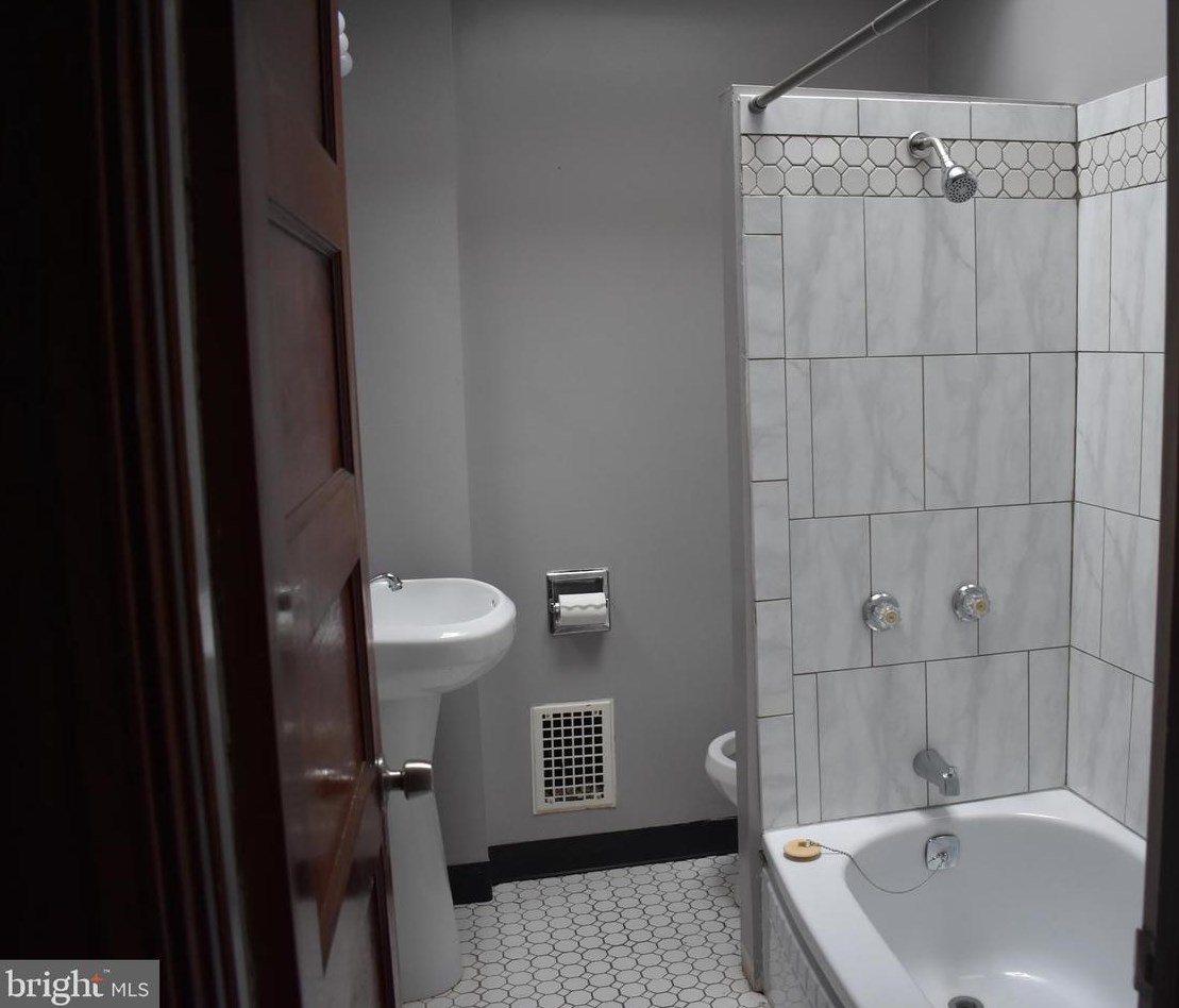 3022 Chesterfield Ave, Baltimore MD  21213-1702 exterior