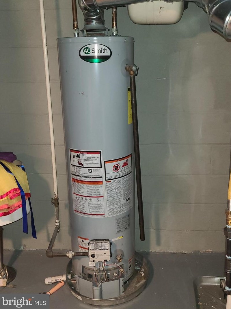 3924 Lyndale Ave, Baltimore MD  21213-2124 exterior