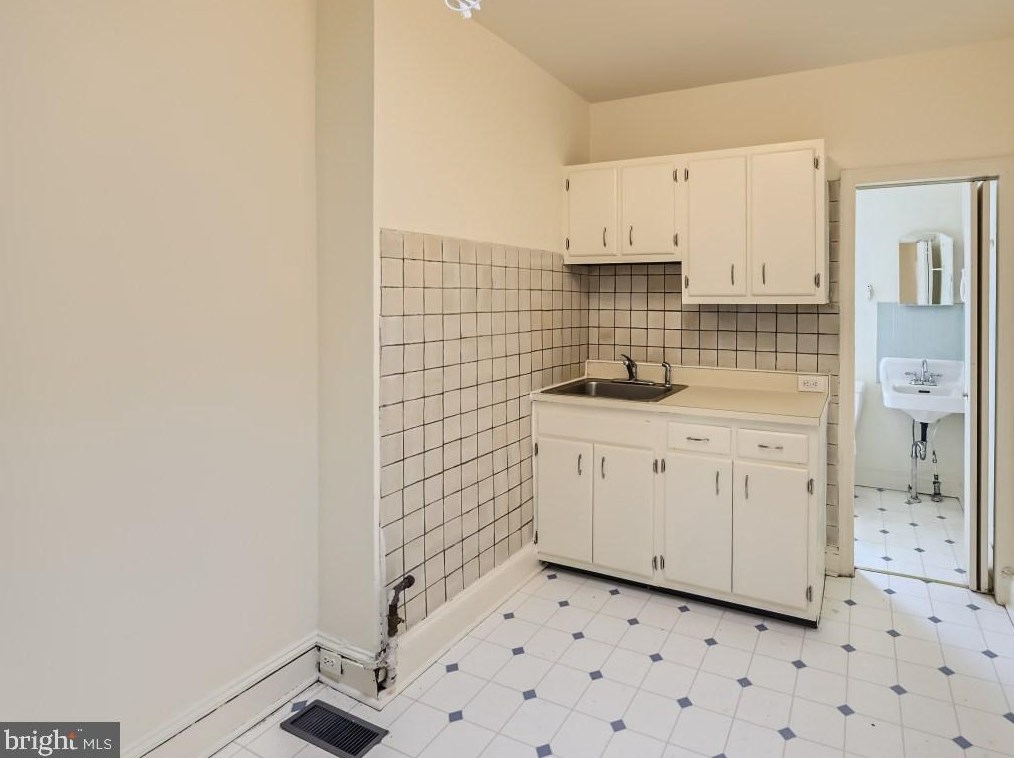 729 Reservoir St, Baltimore MD  21217-4616 exterior