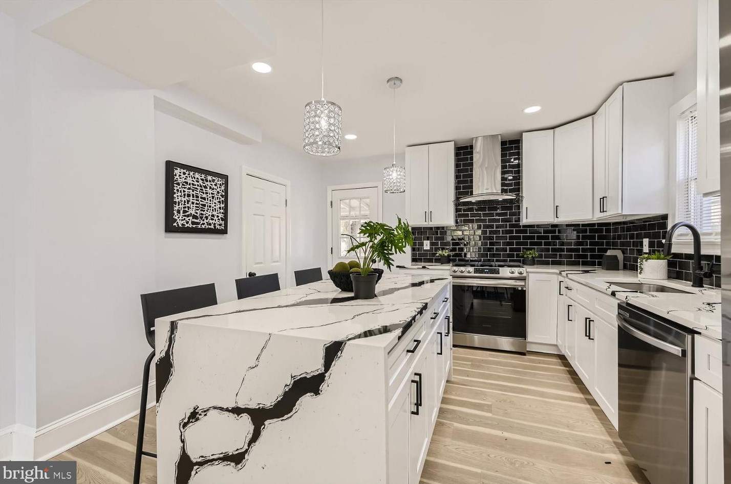 5318 The Alameda, Baltimore MD 21218-1359 exterior