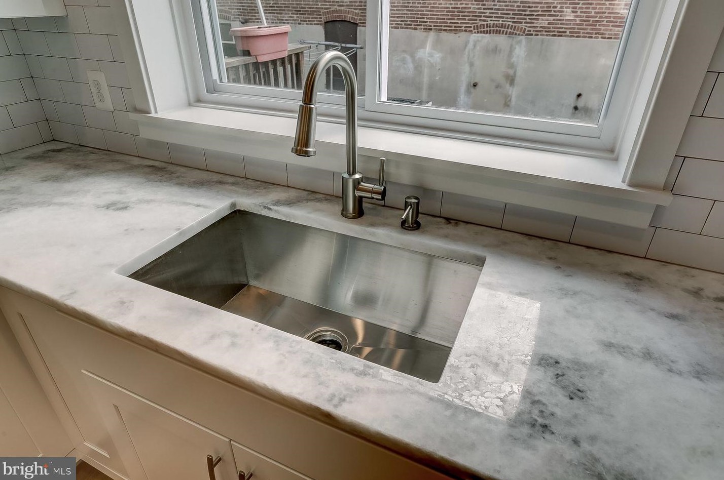 2921 Dillon St, Baltimore MD  21224-4834 exterior