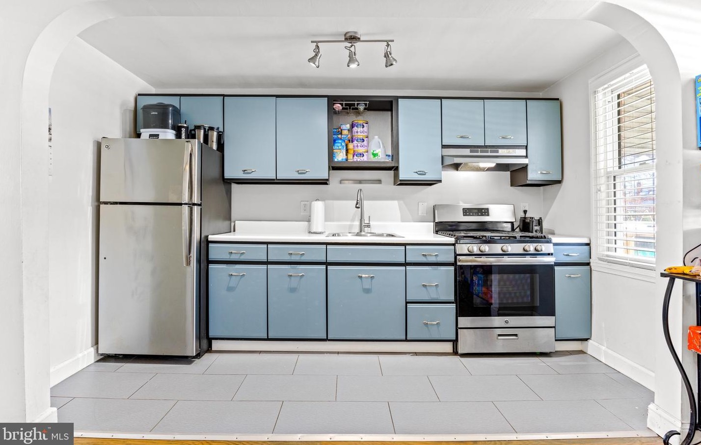 3709 Greenvale Rd, Baltimore MD  21229-5147 exterior