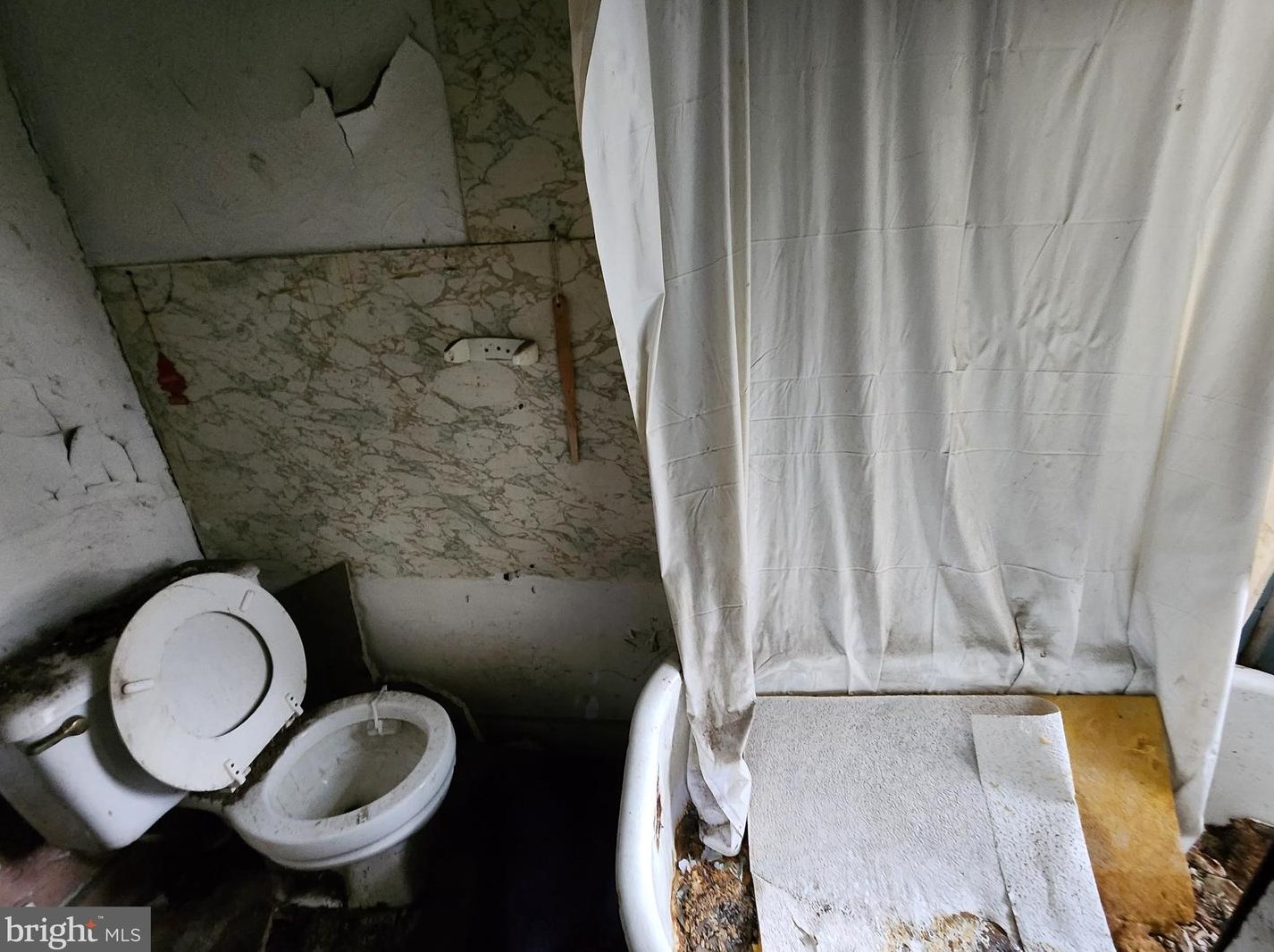 2033 Jefferson St, Baltimore MD 21205-2406 exterior