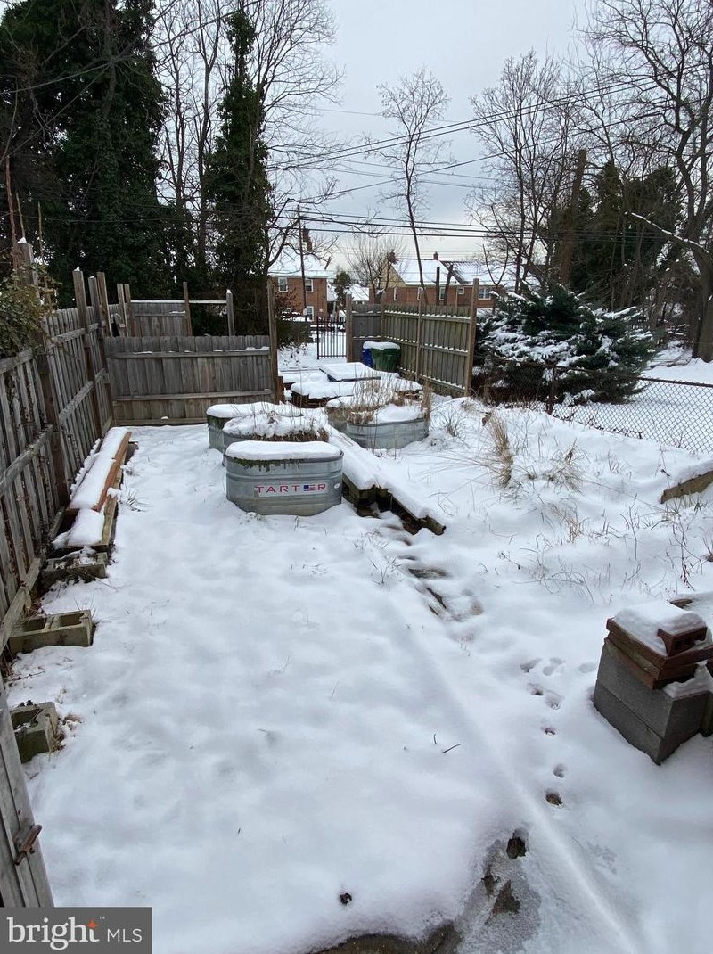 6141 Macbeth Dr, Baltimore MD 21239-1910 exterior