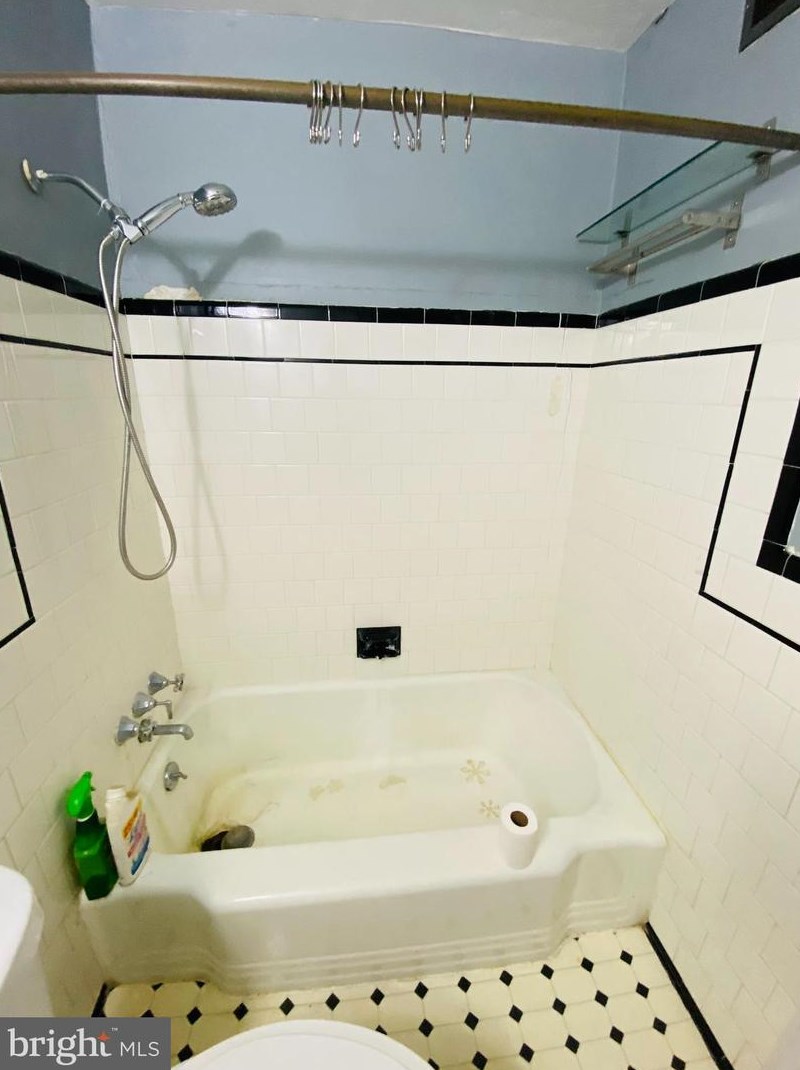 6141 Macbeth Dr, Baltimore MD 21239-1910 exterior