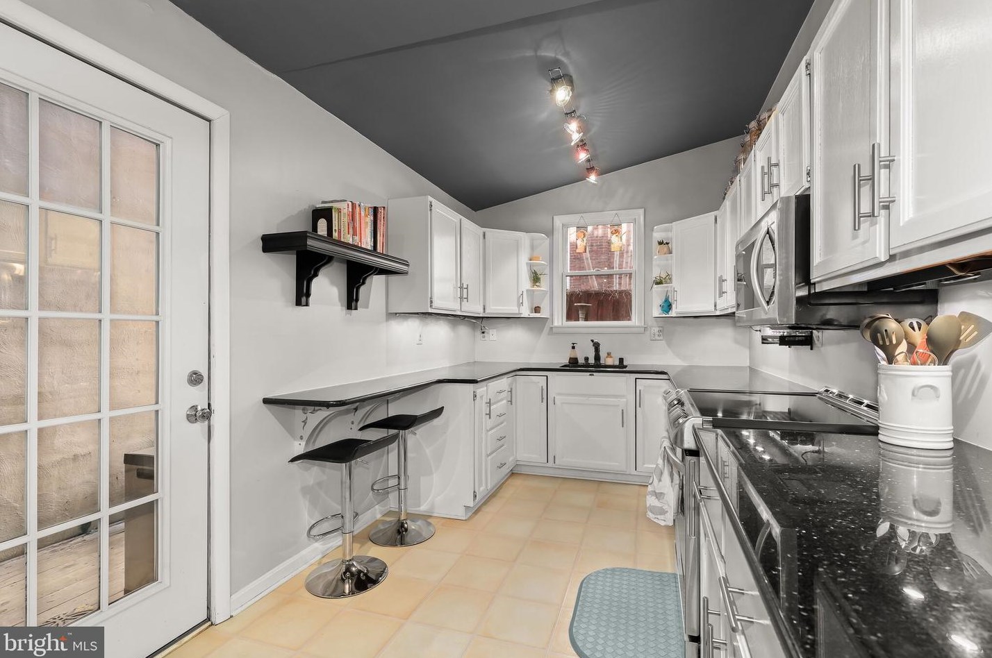 38 Poultney St, Baltimore MD  21230-4022 exterior