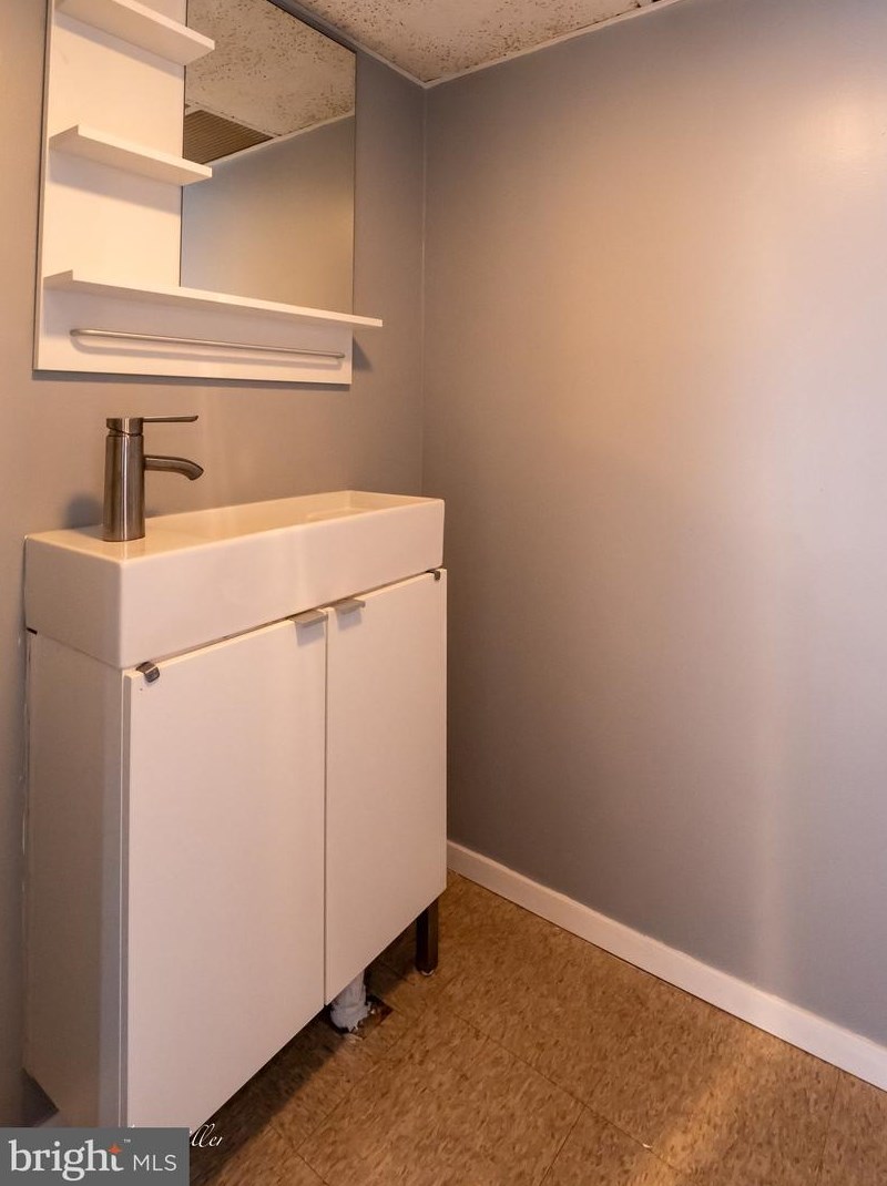 3911 Pinewood Ave, Baltimore MD  21206-1506 exterior