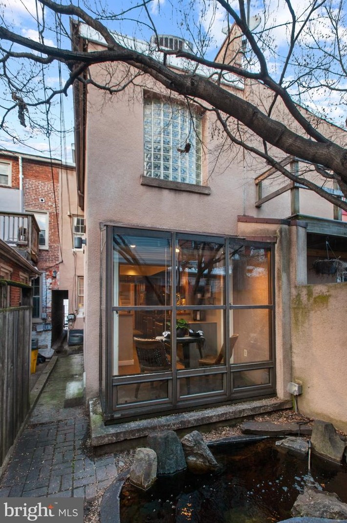 39 Henrietta St, Baltimore MD  21230-3936 exterior