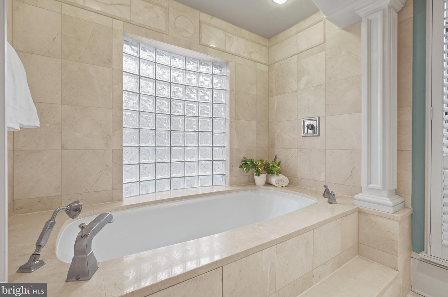 39 Henrietta St, Baltimore MD  21230-3936 exterior