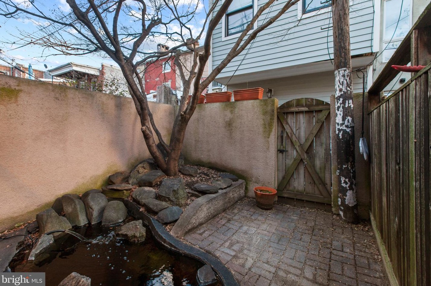 39 Henrietta St, Baltimore MD  21230-3936 exterior