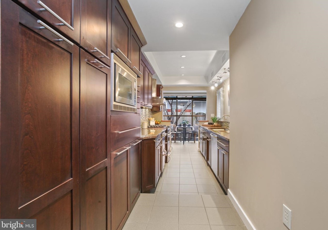 39 Henrietta St, Baltimore MD  21230-3936 exterior