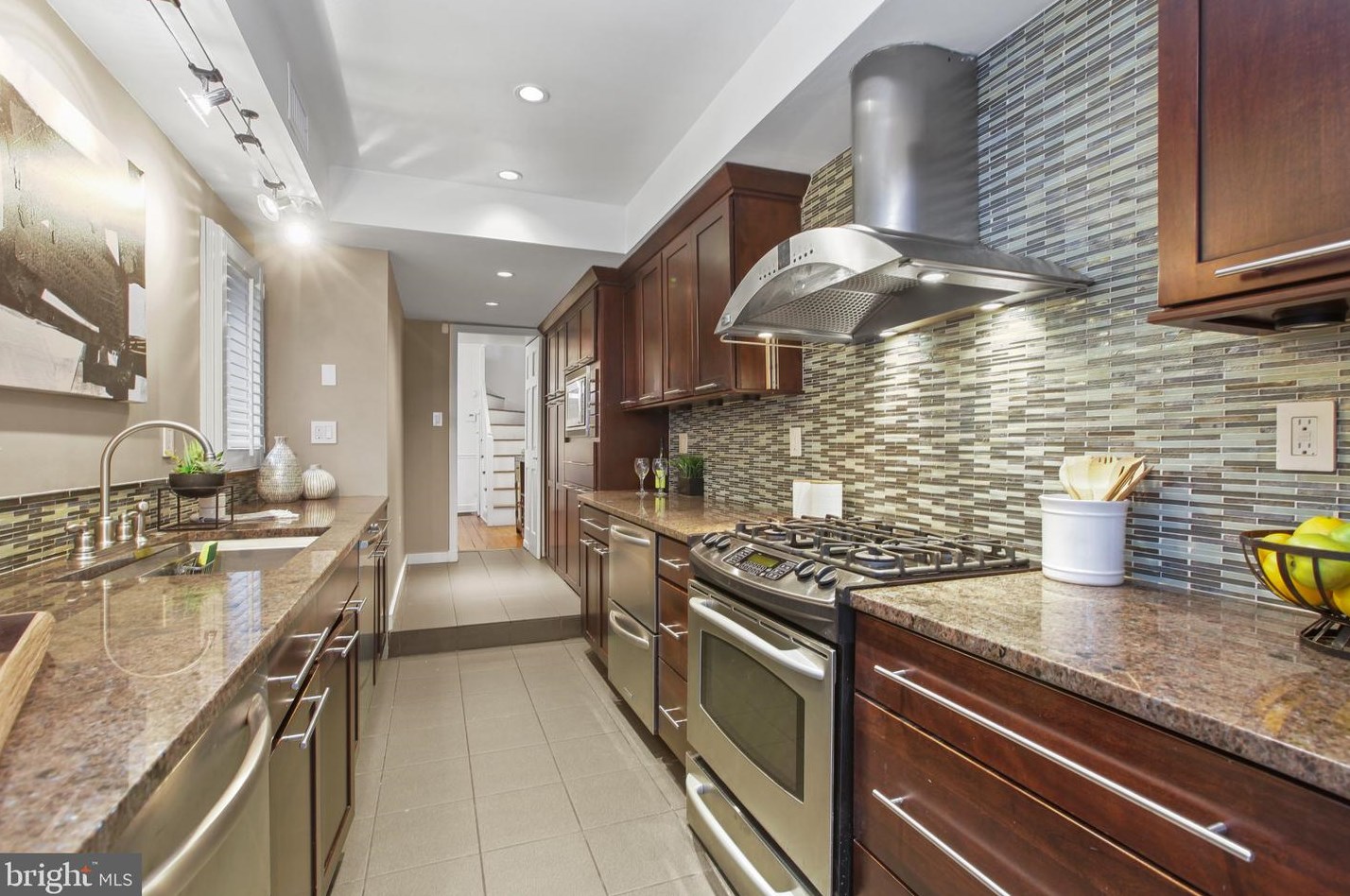 39 Henrietta St, Baltimore MD  21230-3936 exterior