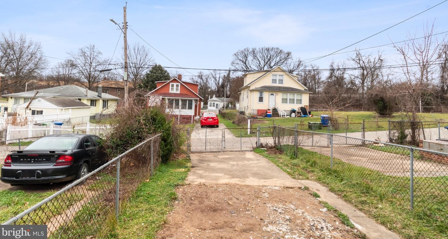 2647 Paca St, Baltimore MD 21201-1885 exterior