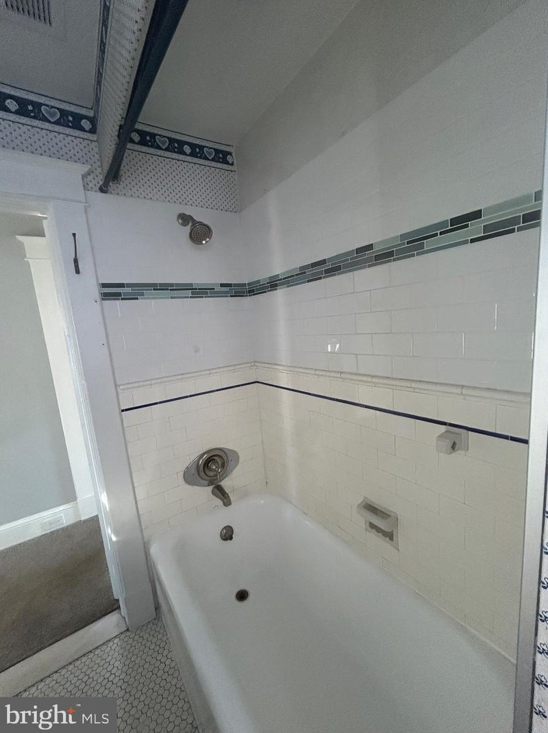 6719 Bessemer Ave, Baltimore MD  21222-1028 exterior