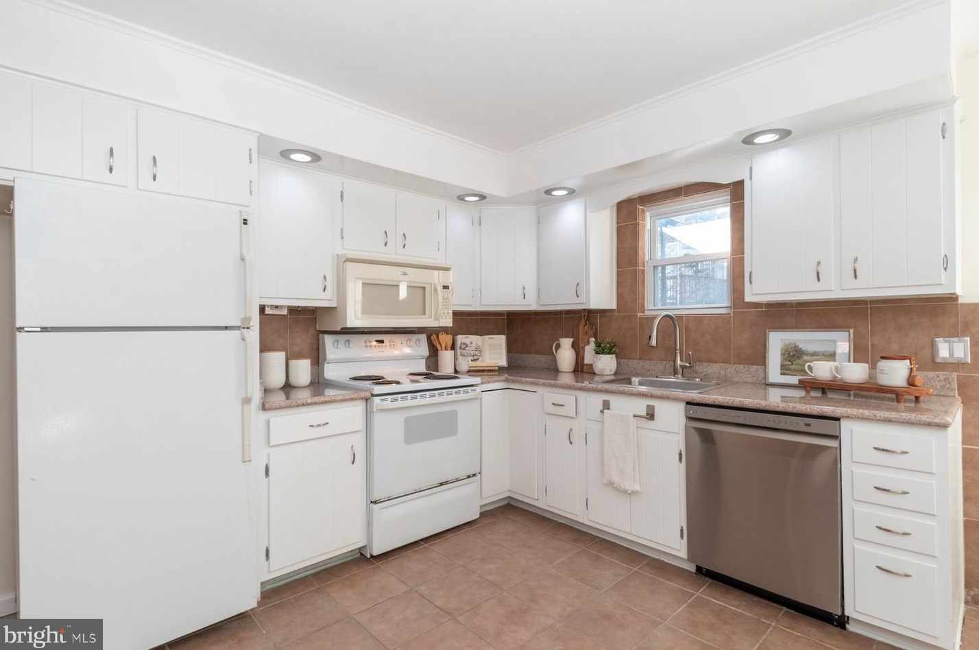 132 Rochester Pl, Baltimore MD  21224-2258 exterior