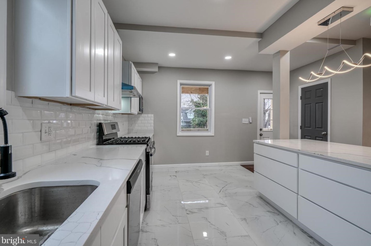 5920 Marluth Ave, Baltimore MD  21206-2718 exterior