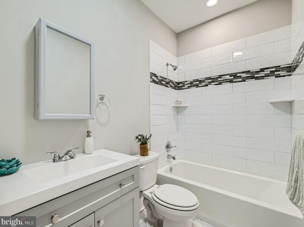 3135 Gwynns Falls Pkwy, Baltimore MD  21216-2723 exterior