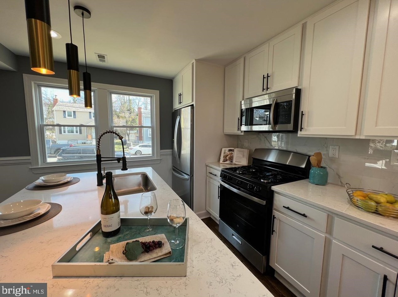 4216 Kenshaw Ave, Baltimore MD  21215-2211 exterior