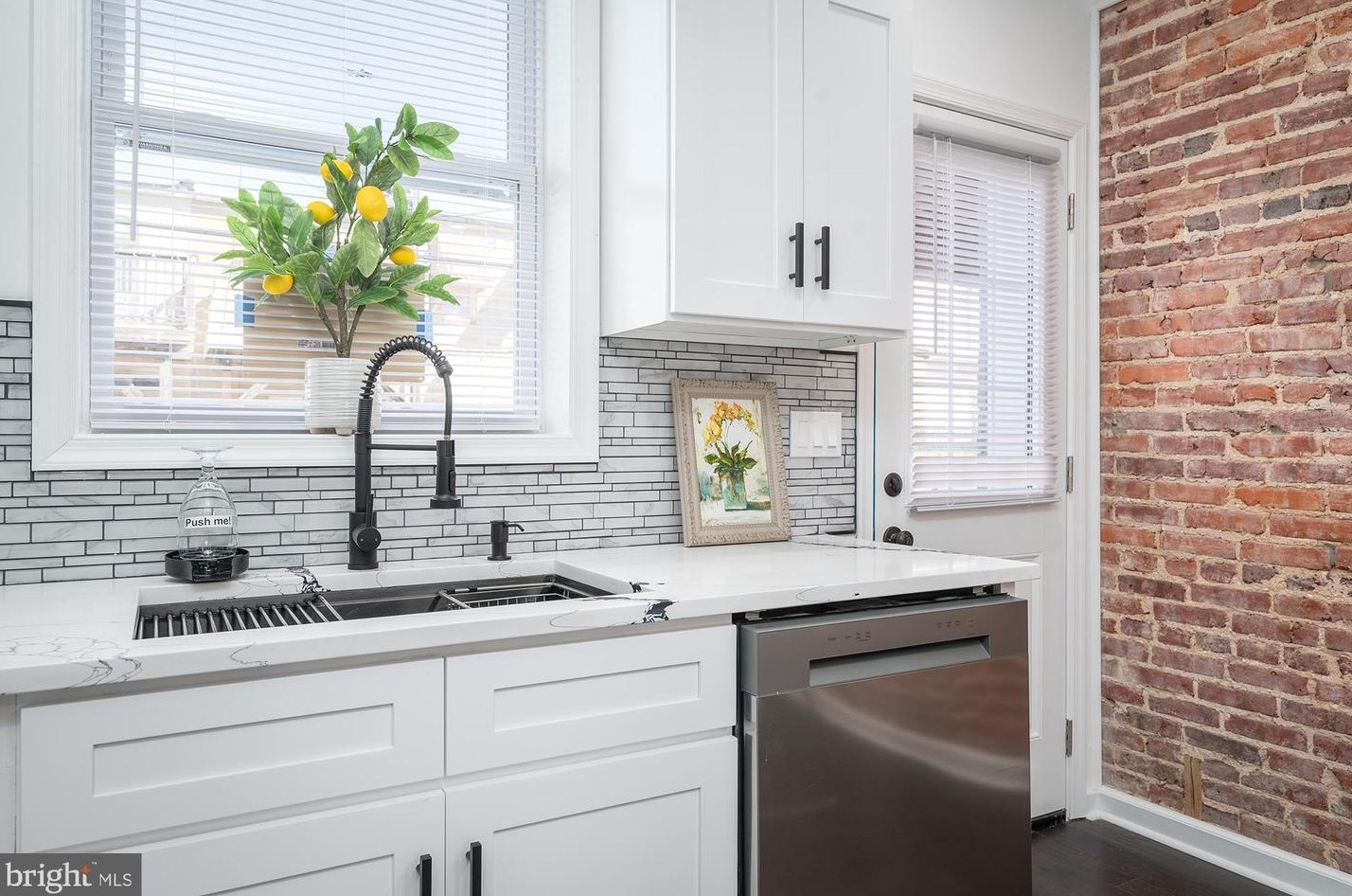 229 Robinson St, Baltimore MD  21224-2215 exterior