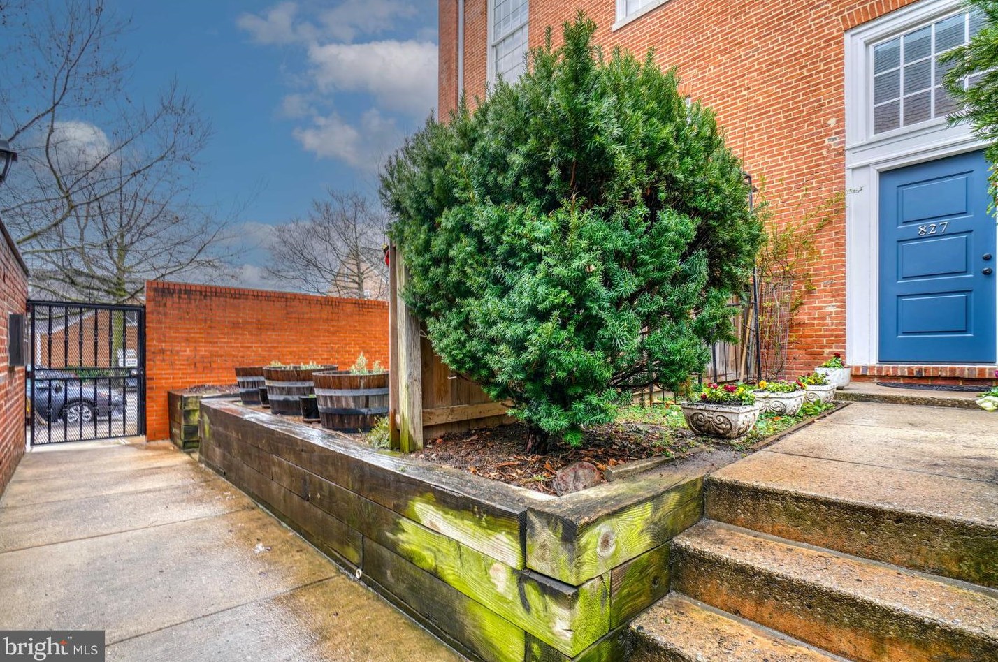 827 Sharp St, Baltimore MD  21230-3613 exterior