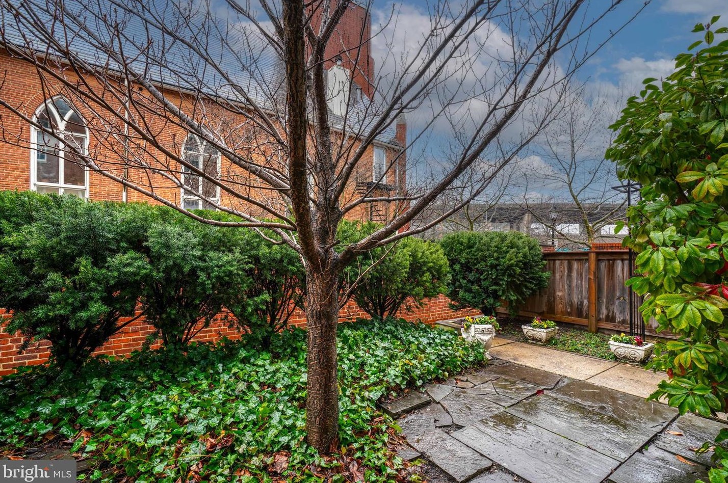 827 Sharp St, Baltimore MD  21230-3613 exterior