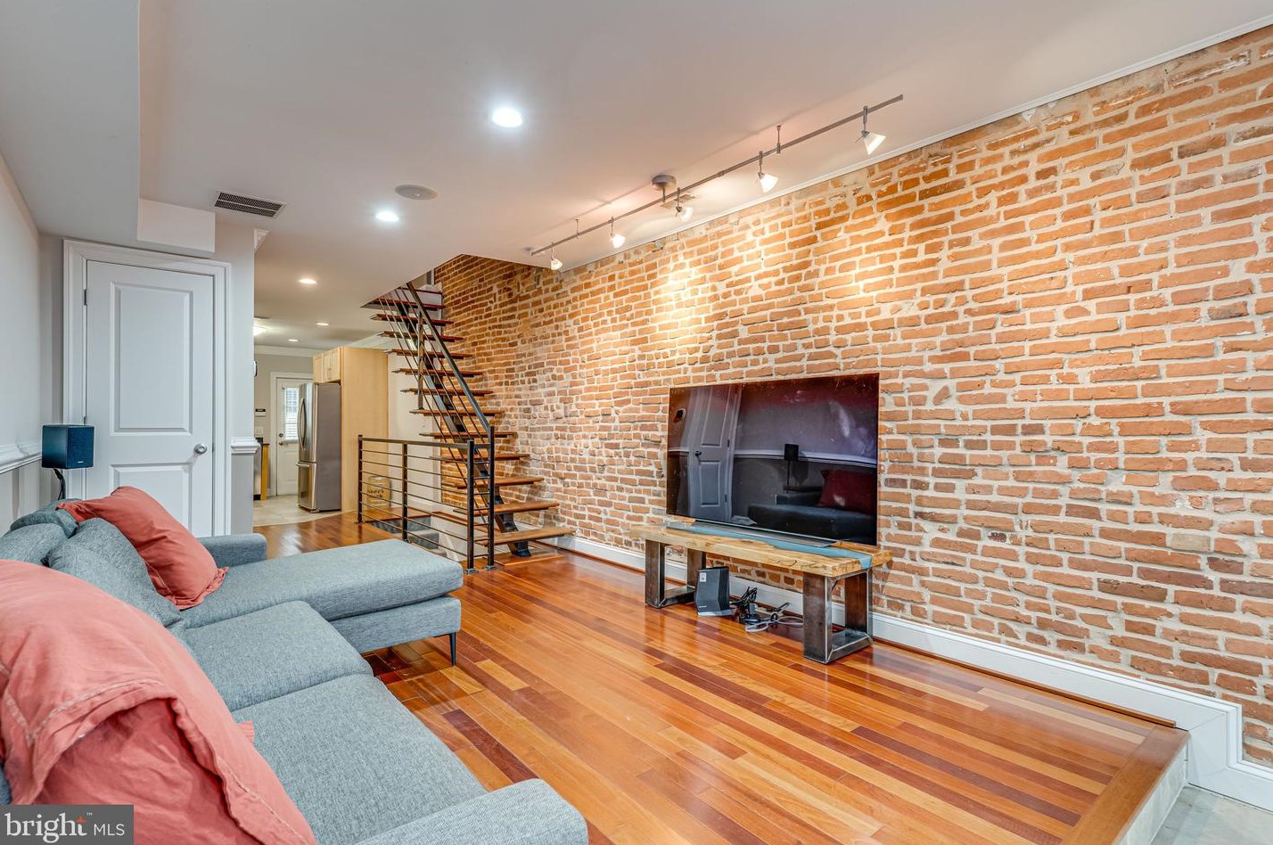 509 Fort Ave, Baltimore MD  21230-4752 exterior