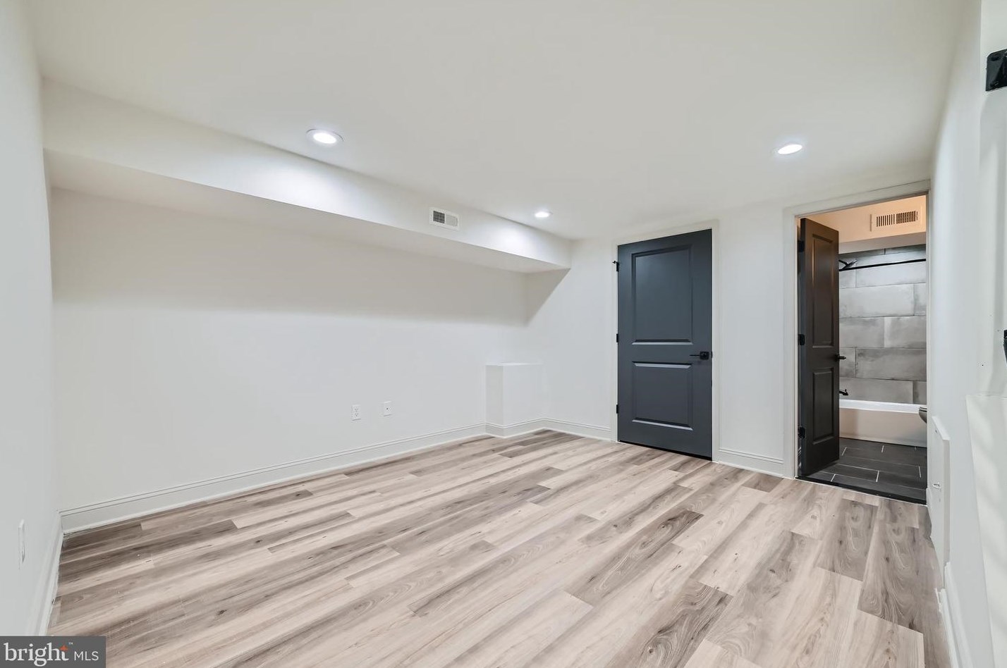 2040 Braddish Ave, Baltimore MD  21216-3124 exterior