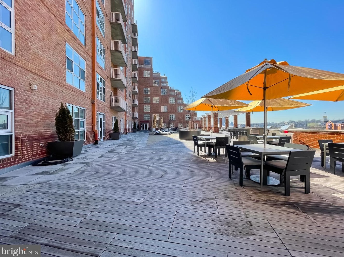 250 President St, Baltimore MD  21202-4436 exterior