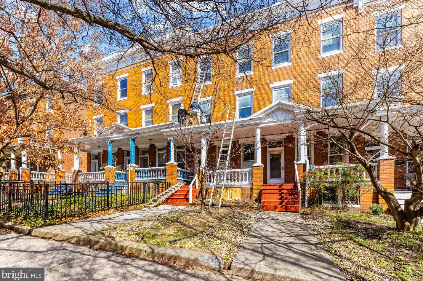 2617 Calvert St, Baltimore MD  21218-4617 exterior