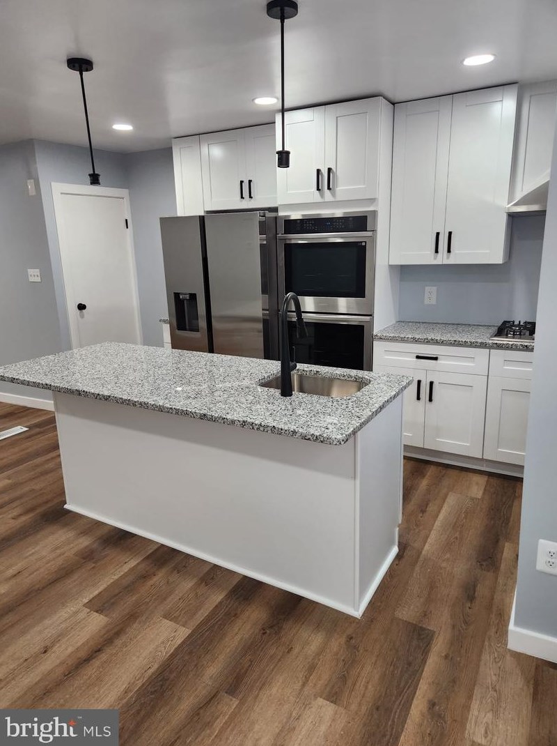 712 Roundview Rd, Baltimore MD  21225-1430 exterior