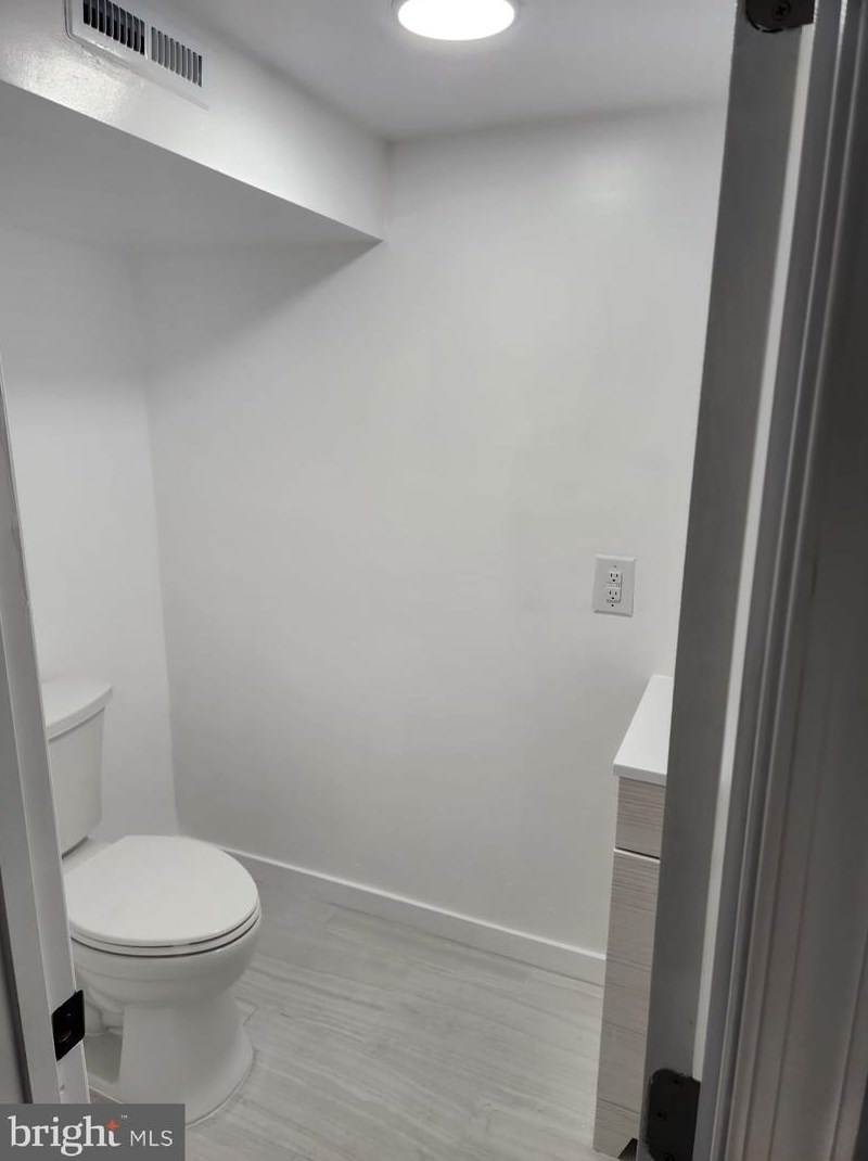 712 Roundview Rd, Baltimore MD  21225-1430 exterior