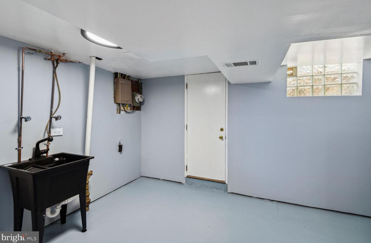 712 Roundview Rd, Baltimore MD  21225-1430 exterior