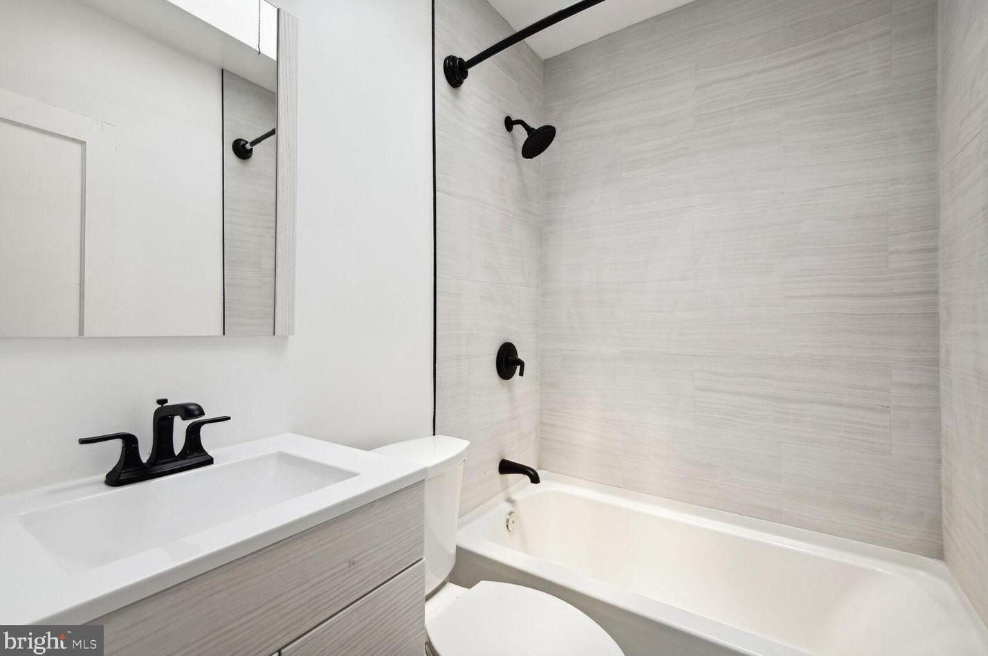 712 Roundview Rd, Baltimore MD  21225-1430 exterior