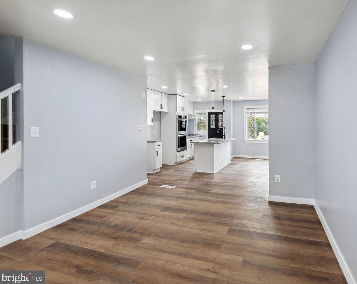 712 Roundview Rd, Baltimore MD  21225-1430 exterior