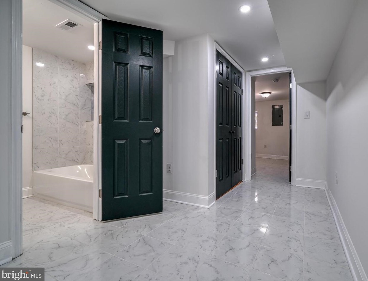 1645 Ruxton Ave, Baltimore MD  21216-3216 exterior