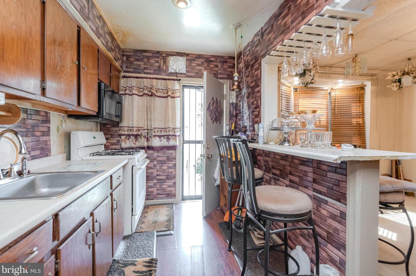 1551 Stonewood Rd, Baltimore MD  21239-3902 exterior