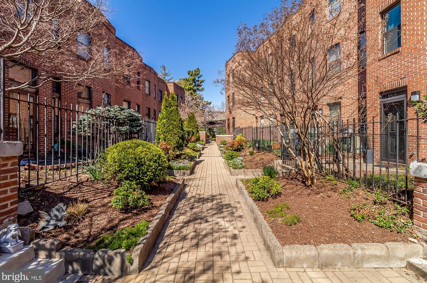 933 Stubblefield Ln, Baltimore MD  21202-3757 exterior