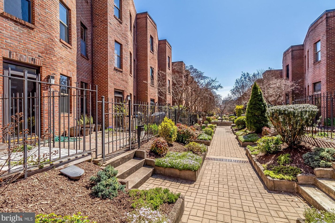 933 Stubblefield Ln, Baltimore MD  21202-3757 exterior
