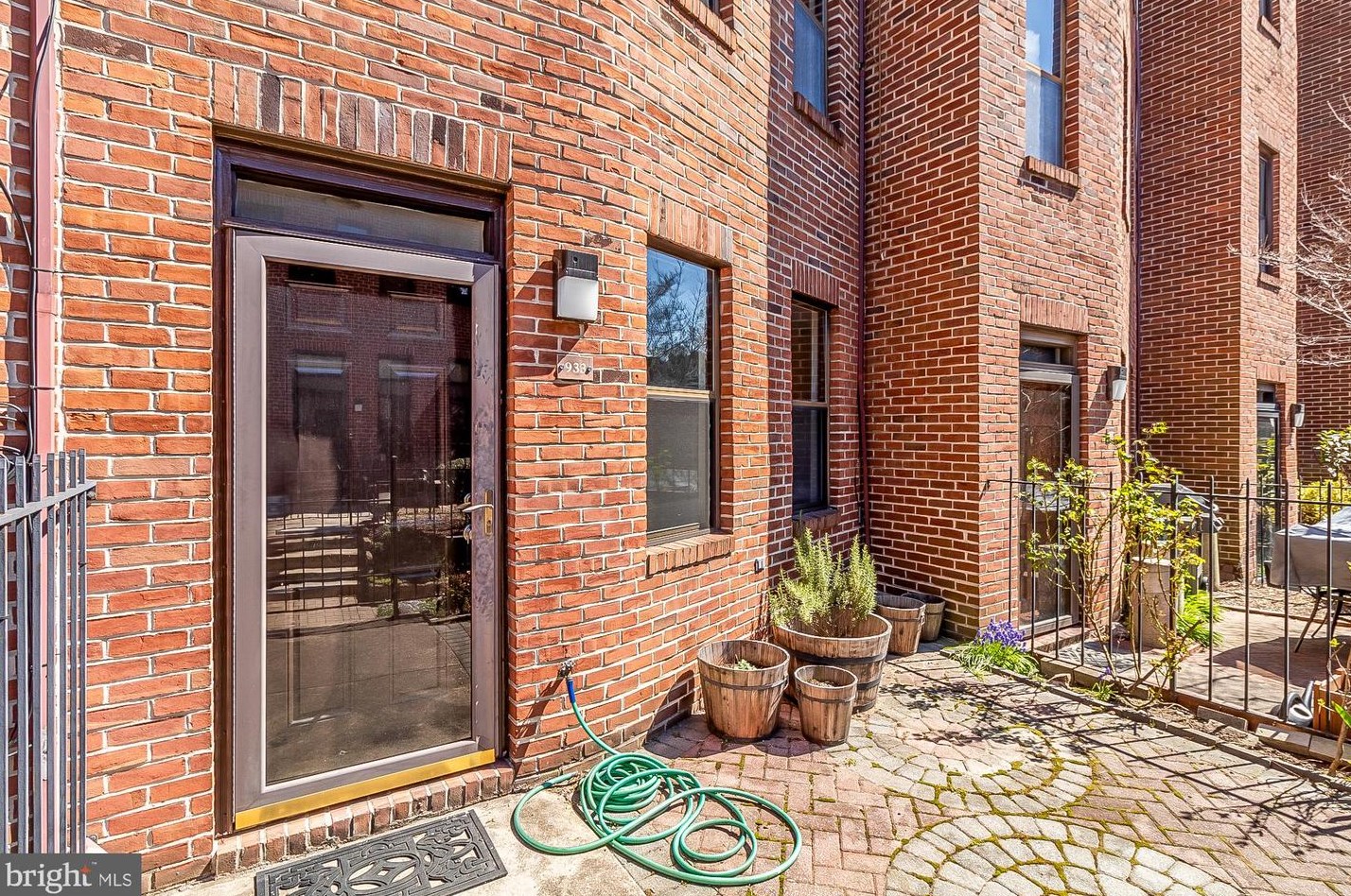 933 Stubblefield Ln, Baltimore MD  21202-3757 exterior