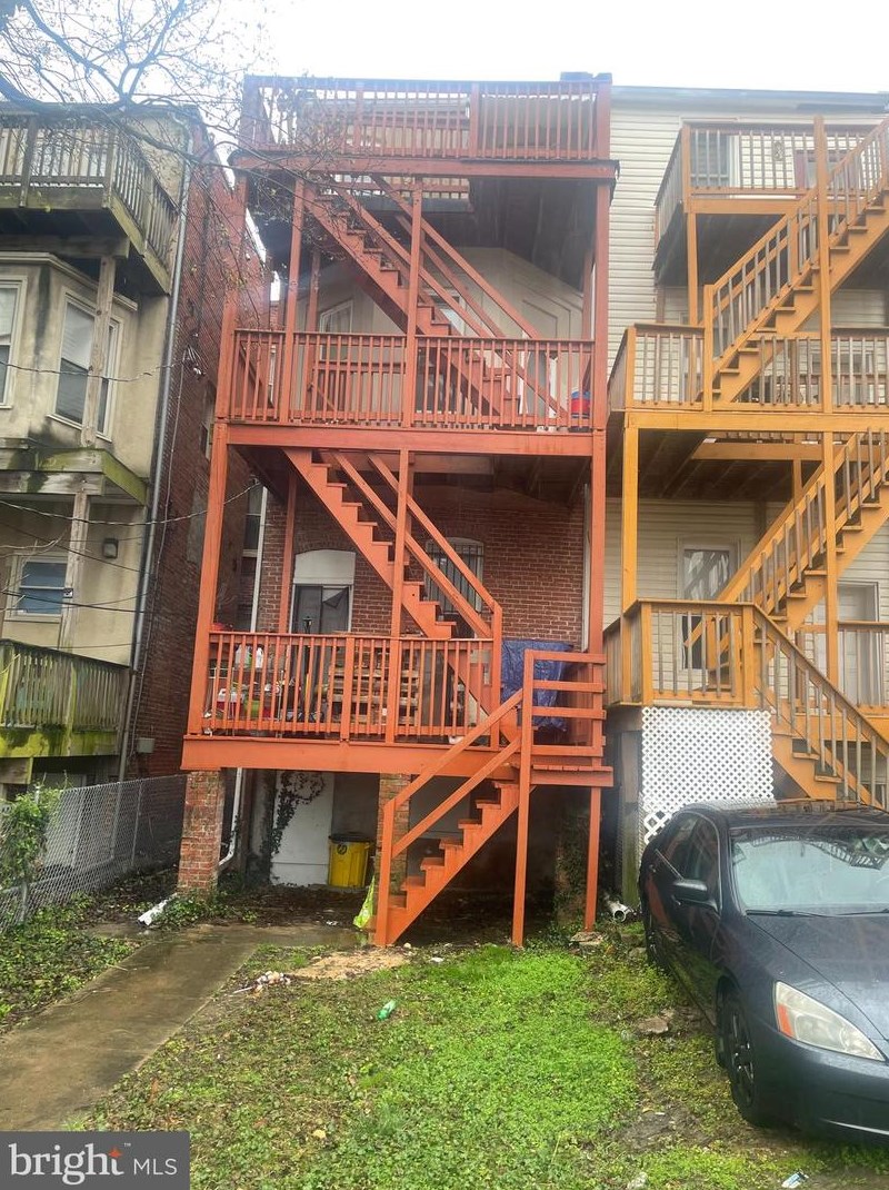 2205 Brookfield Ave, Baltimore MD 21217-4618 exterior