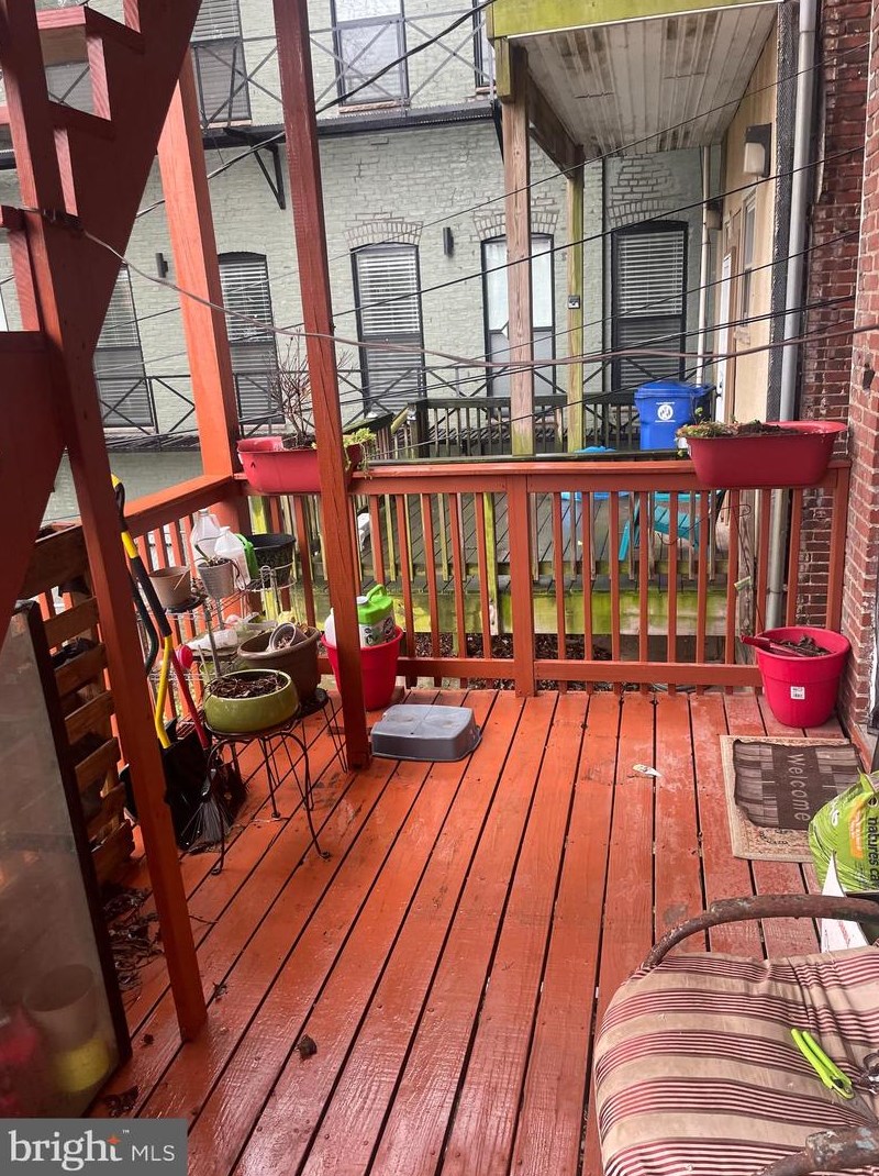 2205 Brookfield Ave, Baltimore MD 21217-4618 exterior