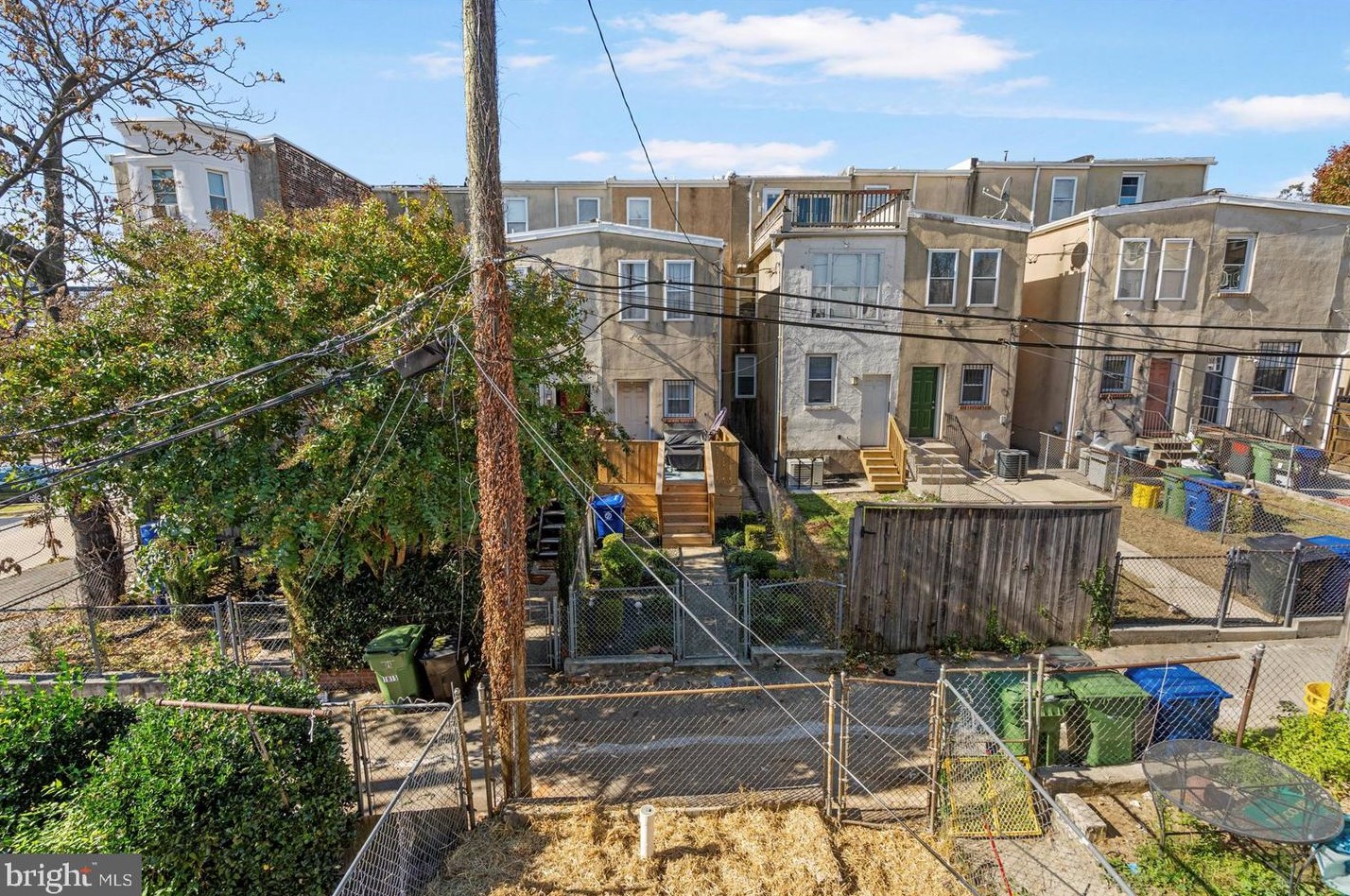 1906 Barclay St, Baltimore MD  21218-6128 exterior